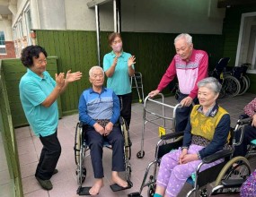 *산책*색종이모자이크*블럭쌓기*색칠하기*관절운동