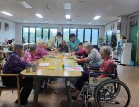 *색종이모자이크*산책(1층,2층)*컵쌓기(대체)*블럭쌓기*색칠하기