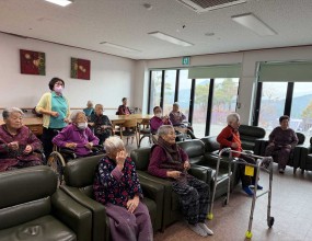 *생활체조*블럭쌓기*힘뇌체조*미용요법(마스크팩)*공놀이*색칠하기*근력강화운동*윷놀이*맨손체조*도형맞추기*파라핀요법*실내산책&nbsp;