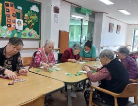 *퍼즐맞추기*미용요법*오재미놀이*컵쌓기*파라핀요법*화투놀이*자석모형만들기*체조*투호놀이*음악감상&nbsp;